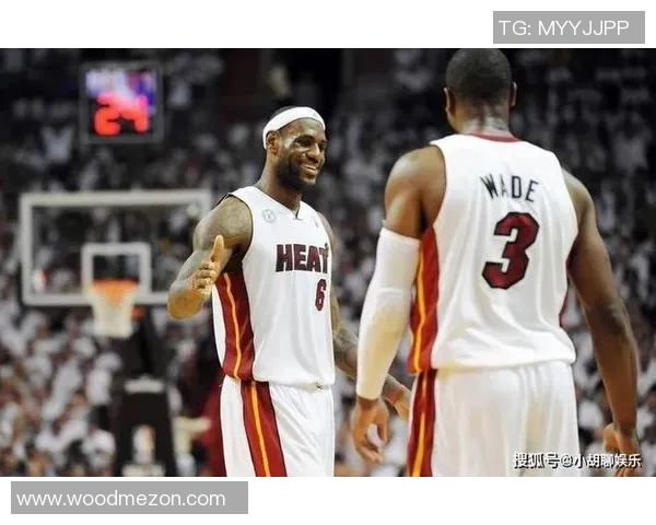 足球明星捧杯瞬间真实记录揭示背后不为人知的故事与荣耀