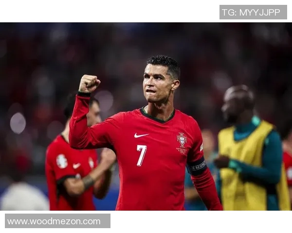 足球明星如何运用头球技巧在比赛中取得胜利的精彩瞬间分析